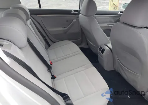 2007 Volkswagen Rabbit 4-Door из США, поврежденный, VIN WVWDR71K67W044642